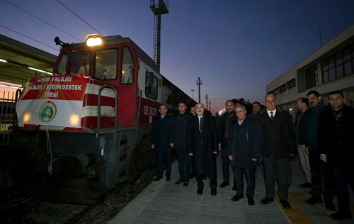 İzmirliler Vagonları Yardımlarla Doldurmaya Devam Ediyor