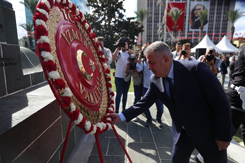 29 Ekim Cumhuriyet Bayramı Dolayısıyla Atatürk Anıtı'na Çelenk Sunuldu