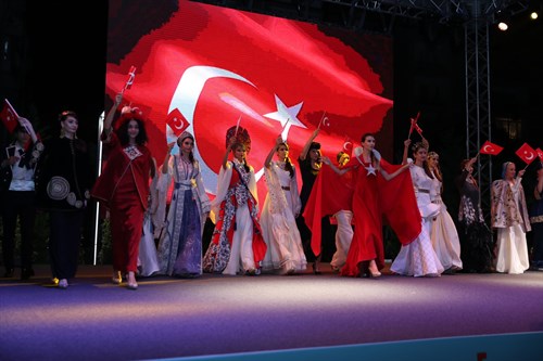 Cumhuriyetin 100. Yılı Defilesi İlgiyle İzlendi